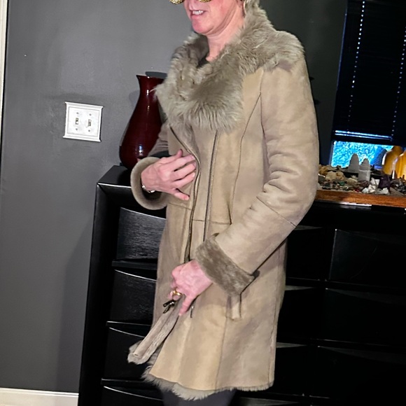 Vince Shearling Fur lined  Tan biege jacket Coat $2500 @ Saks worn once! - Picture 16 of 16
